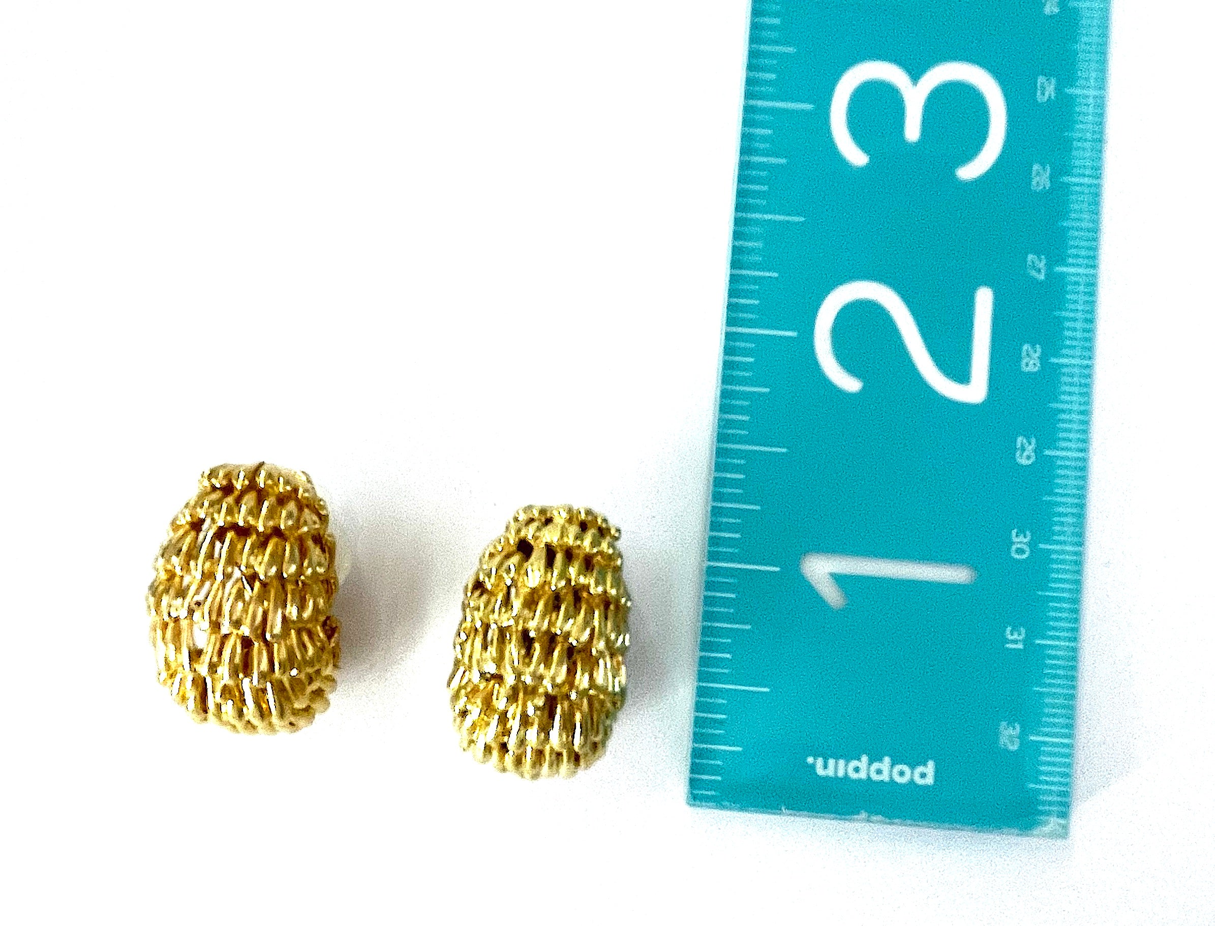 Elegant Gold Creole Earring by David Webb