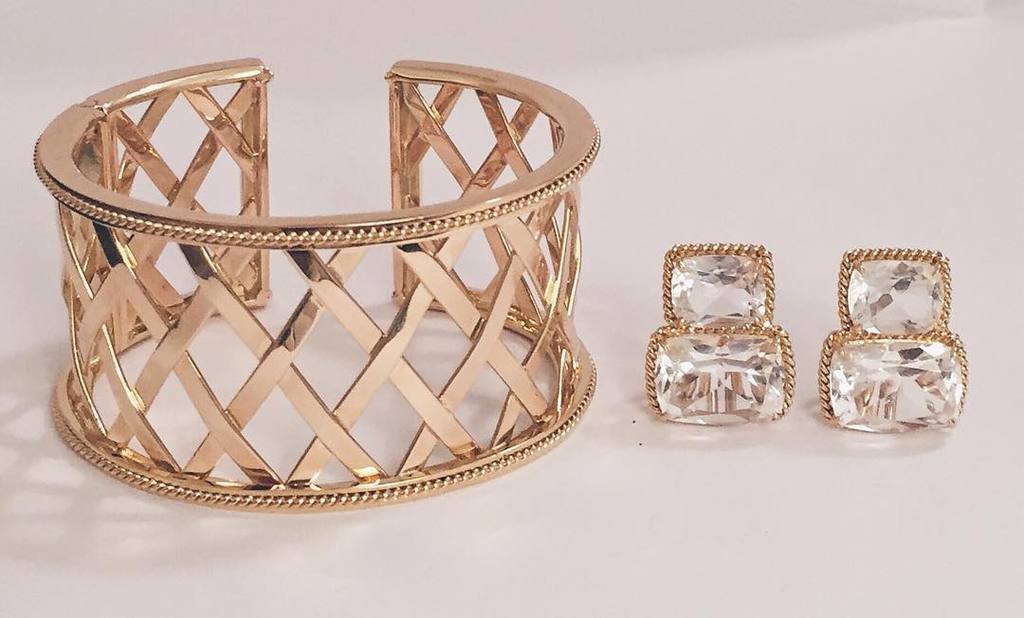 18kt Yellow Gold Two Stone Cushion Cut Earring with Rope Twist Border