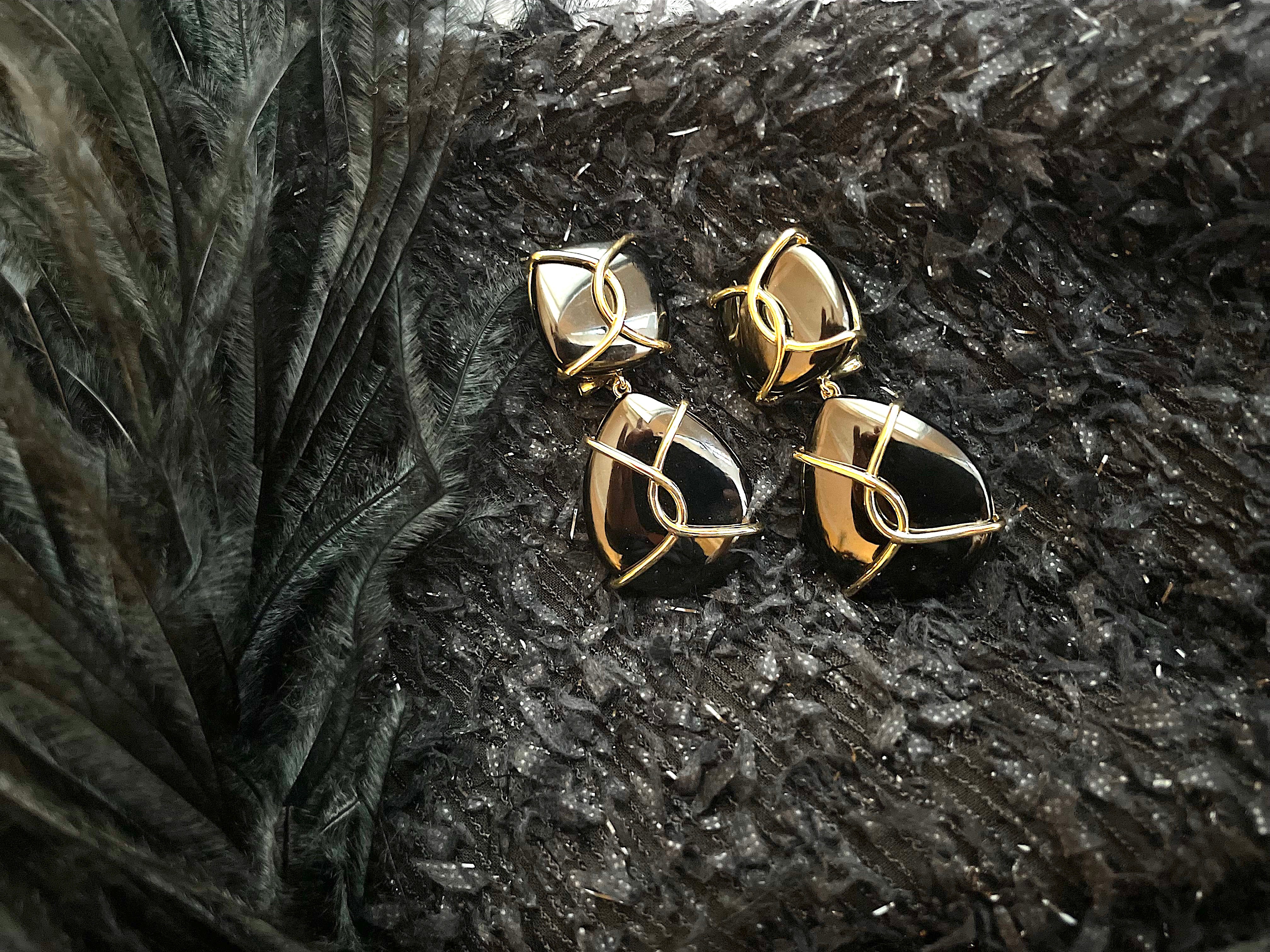 Large 18kt Yellow Gold Onyx Cushion and Pear shaped Drop Earrings with Twisted Gold Detail