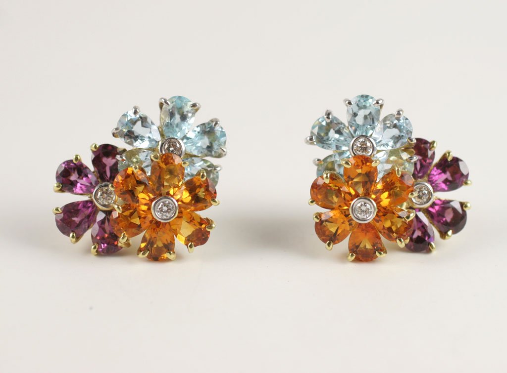 18kt White gold Three Flower Cluster Earring